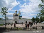 Площадь перед Лаврой